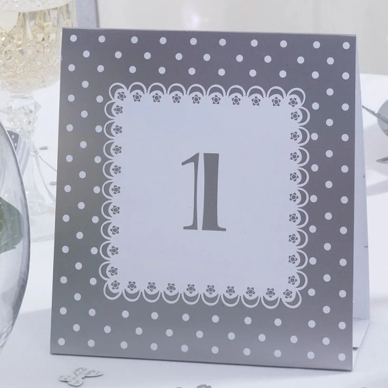 Chic Boutique numeroidut pöytäkortit 1-12