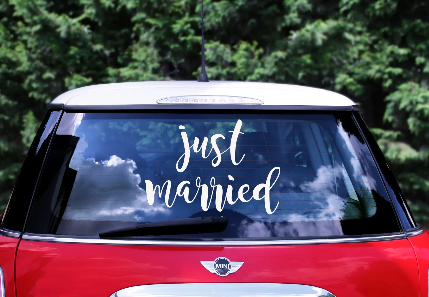 Just married autonkoristelutarra 33x45cm