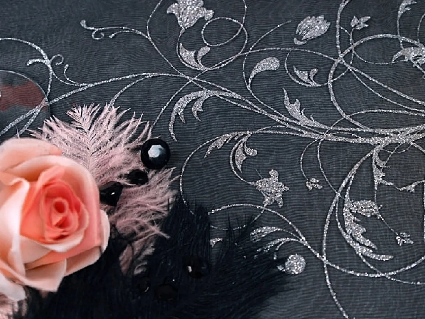 Musta organza hopeakuviolla 900 x 36 cm