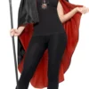 Vampyyrin asusetti; viitta, sauva ja medaljonki